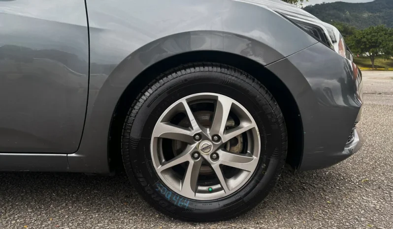 NISSAN VERSA (2)SENSEAT 1600CC RIN 15 lleno