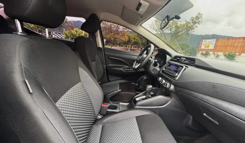 NISSAN VERSA (2)SENSEAT 1600CC RIN 15 lleno