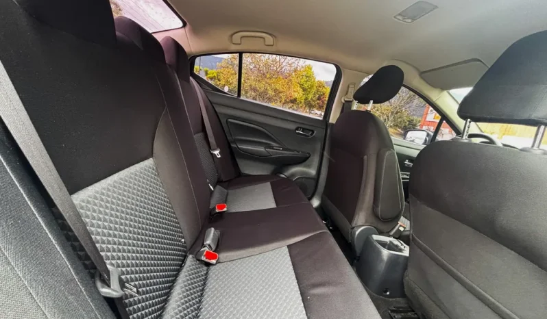 NISSAN VERSA (2)SENSEAT 1600CC RIN 15 lleno