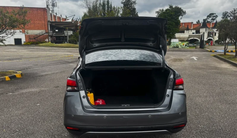 NISSAN VERSA (2)SENSEAT 1600CC RIN 15 lleno