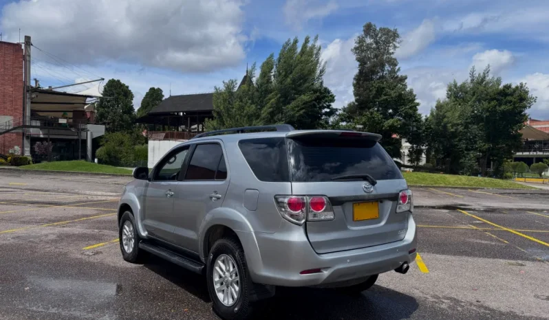 TOYOTA FORTUNER (FL) 2.7L MT 2700CC 4X2 lleno