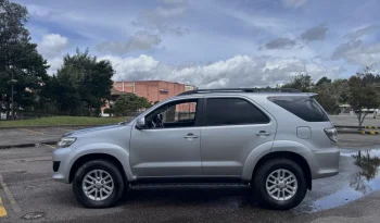 TOYOTA FORTUNER (FL) 2.7L MT 2700CC 4X2 lleno