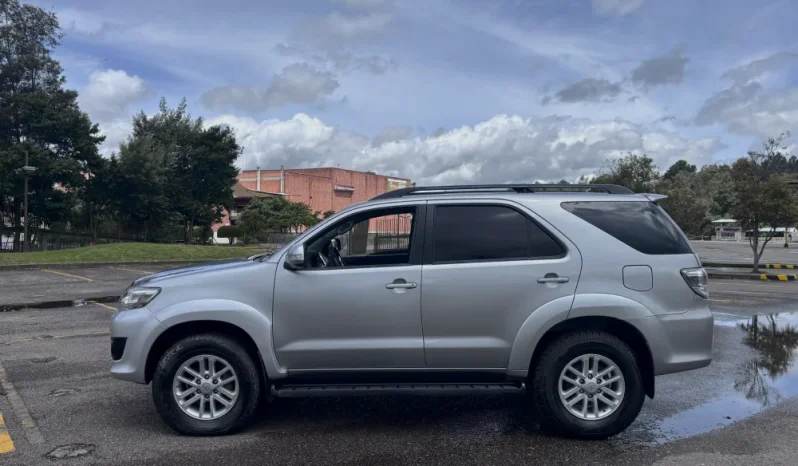 TOYOTA FORTUNER (FL) 2.7L MT 2700CC 4X2 lleno