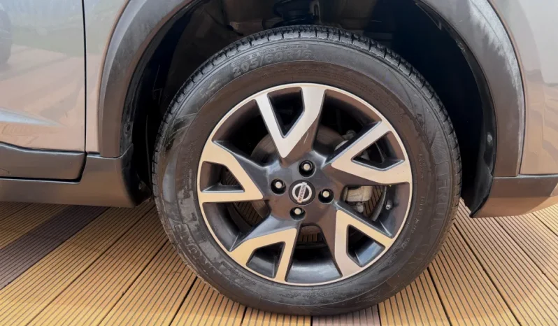 NISSAN KICKS SENSE MT 1600CC R16 lleno