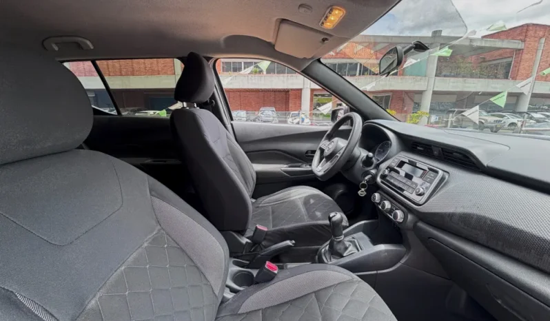 NISSAN KICKS SENSE MT 1600CC R16 lleno