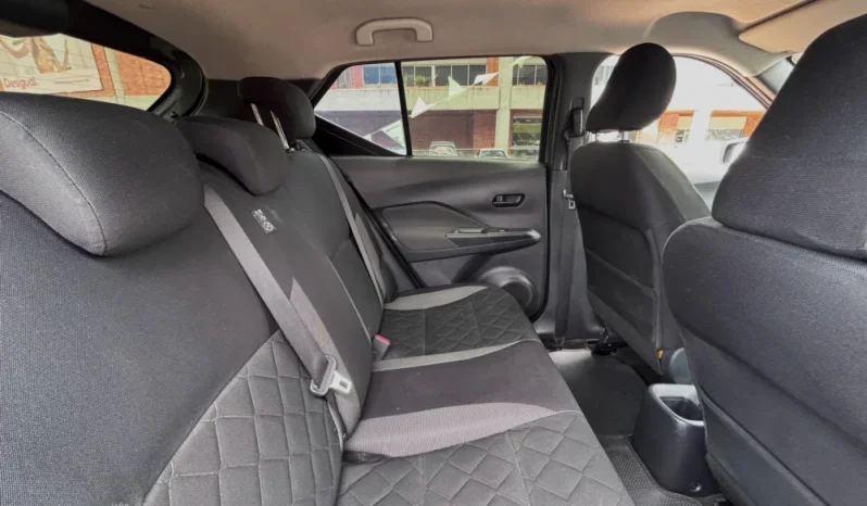 NISSAN KICKS SENSE MT 1600CC R16 lleno