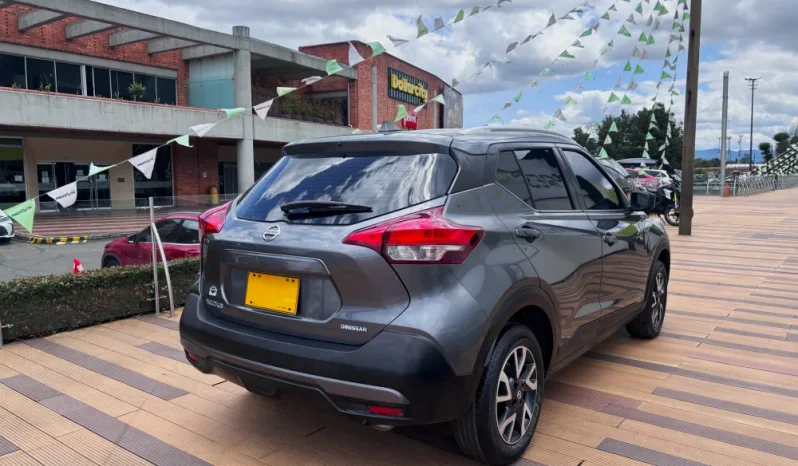 NISSAN KICKS SENSE MT 1600CC R16 lleno
