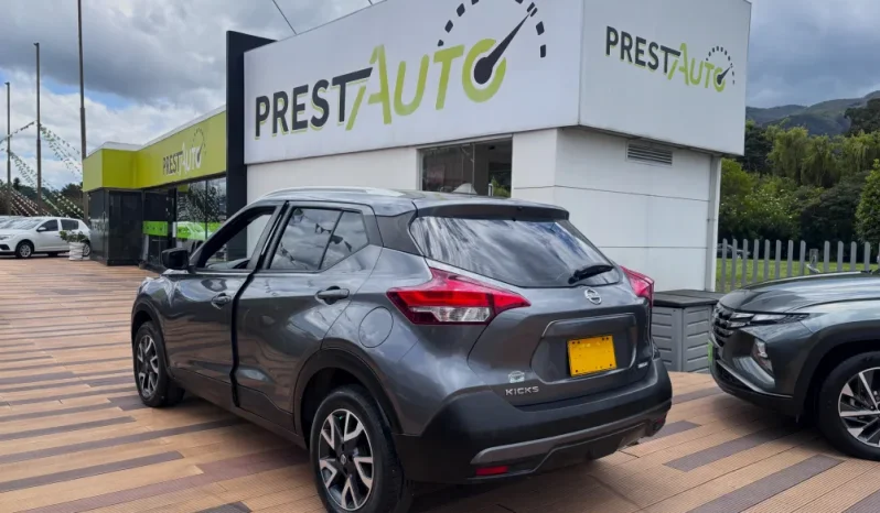 NISSAN KICKS SENSE MT 1600CC R16 lleno